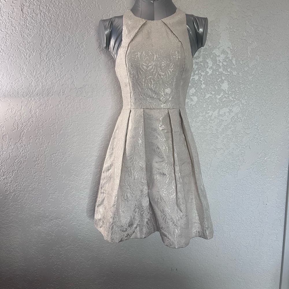 Gianni Bini Elegant Cream Sleeveless Dress XS